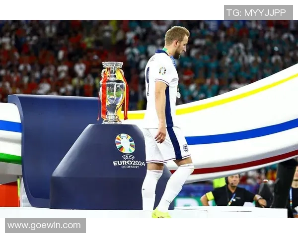 英格兰足球明星比尔兹利的传奇生涯与对足球的深远影响 英格兰足球明星比尔兹利的传奇生涯与对足球的深远影响