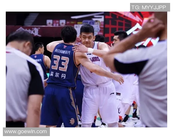 南京篮球队荣登篮球战术排行榜第二名展现强大实力与团队配合 南京篮球队荣登篮球战术排行榜第二名展现强大实力与团队配合